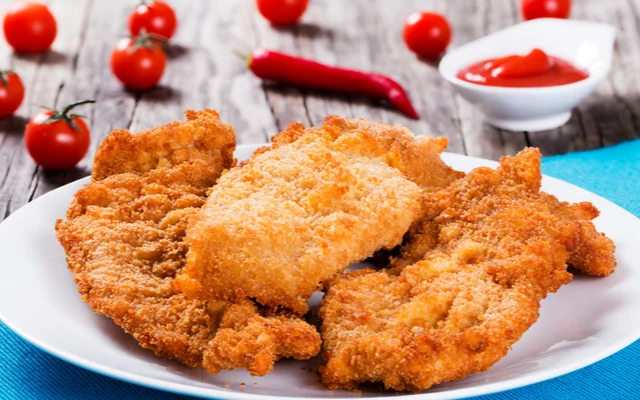 Filé de frango empanado